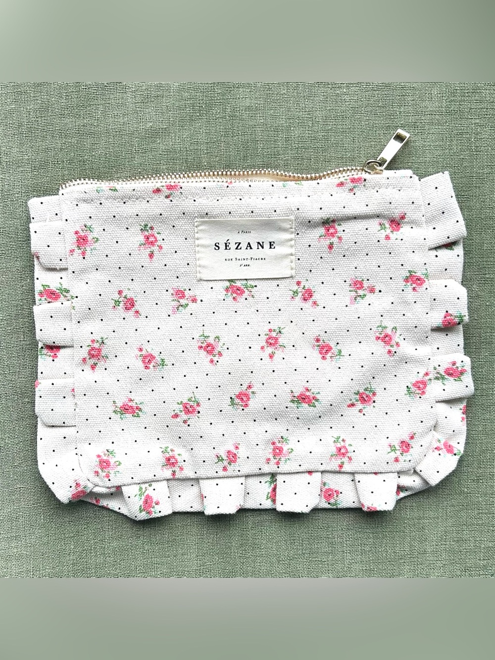 SÉZANE PARIS “froufrou pouch”ruffled floral cosmetic case 
⭐️NEW⭐️